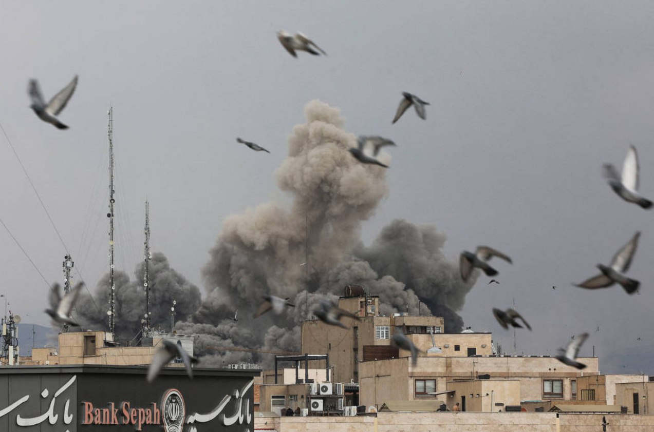 Image for A inconsequente política-espetáculo de Trump